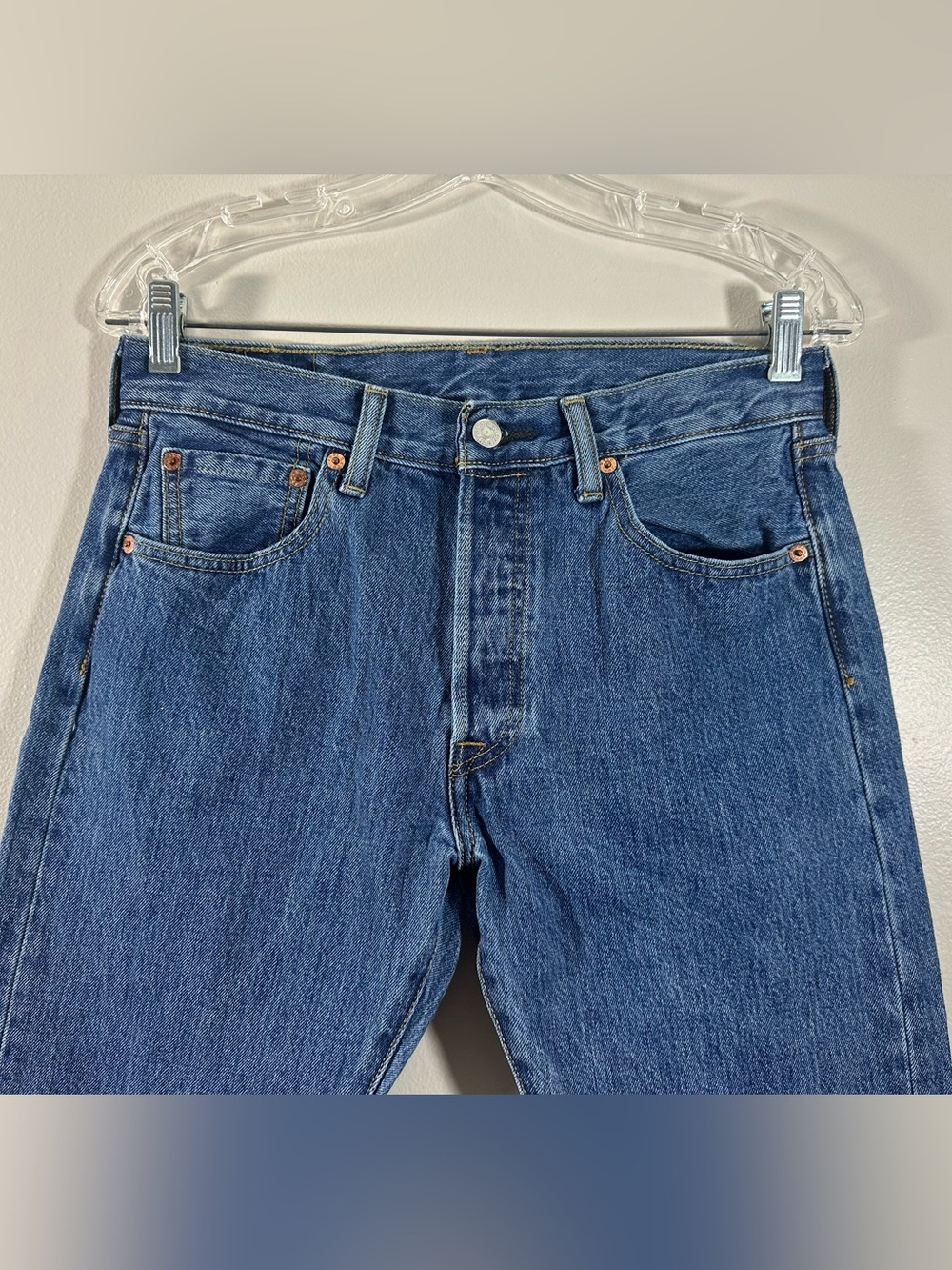 Levis 501 Mens Original Fit Button Fly Straight Leg Size 30x32 Blue Denim Jeans - Picture 4 of 13